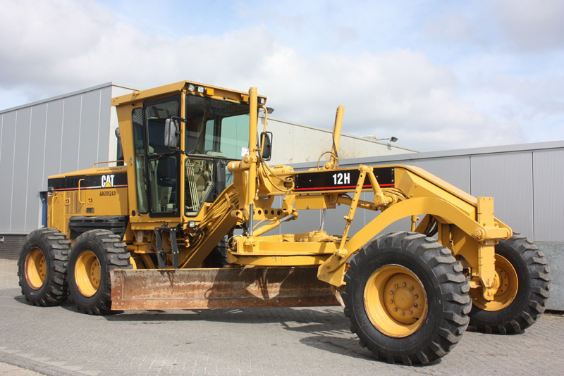 greder-caterpillar-12h-second-hand1 de vanzare