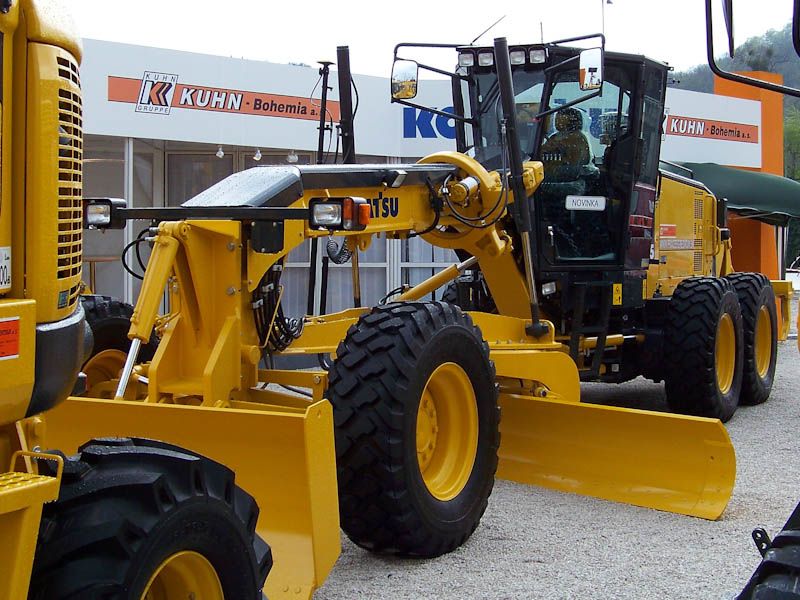 Greder Komatsu GD 675 Romania