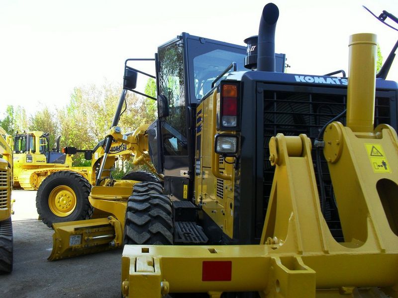 Gredere Komatsu GD 555 dealer